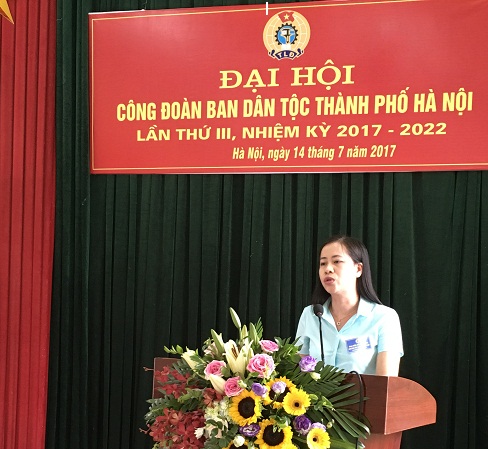 Bà Bùi Thị Thanh Giang, Phó Chủ tịch Công đoàn viên chức Thành phố  phát biểu chỉ đạo tại Đại hội
